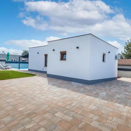 In With House Sea View Dom wakacyjny Peroj