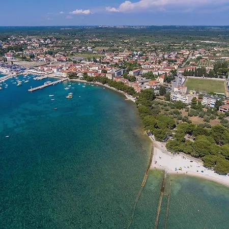 Dom wakacyjny In With House Sea View Peroj