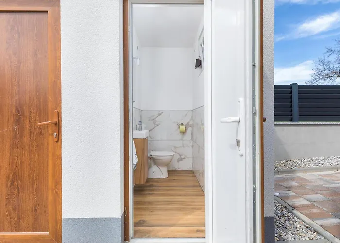 In With House Sea View Peroj