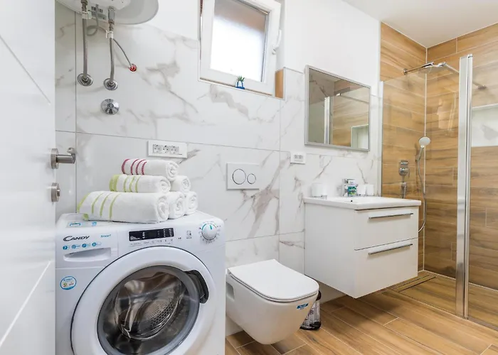 In With House Sea View Dom wakacyjny Peroj