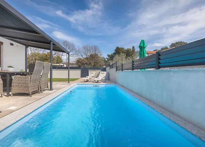 In With House Sea View Peroj