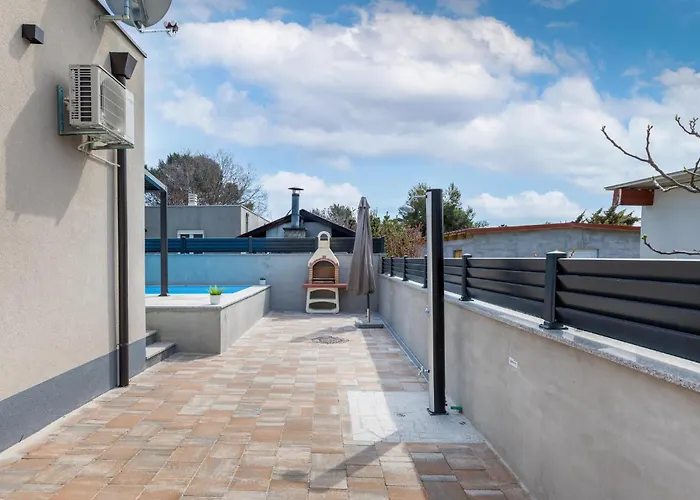 In With House Sea View *